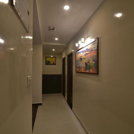 Address 24 Inn Bangalore Esterno foto