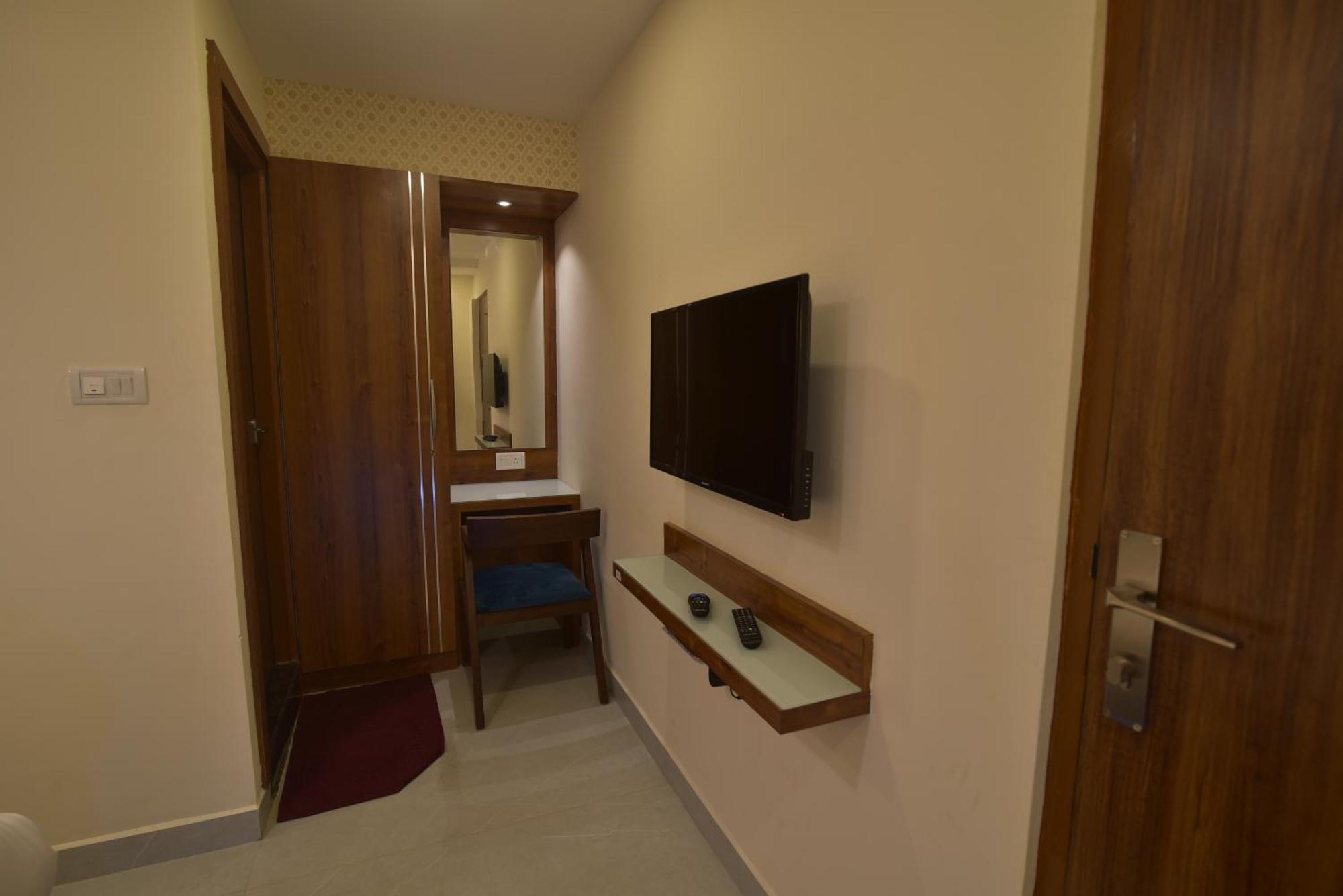 Address 24 Inn Bangalore Esterno foto