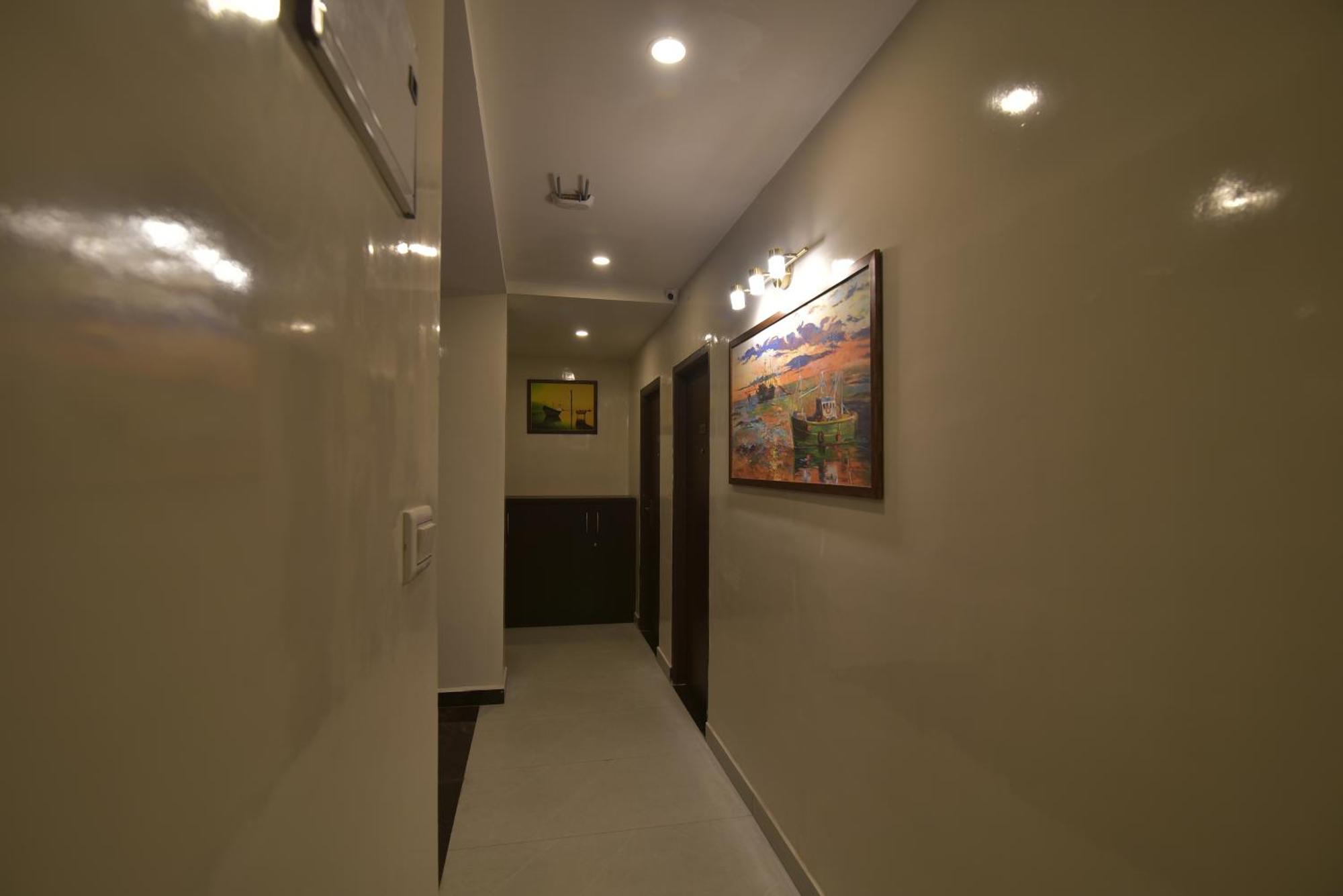Address 24 Inn Bangalore Esterno foto