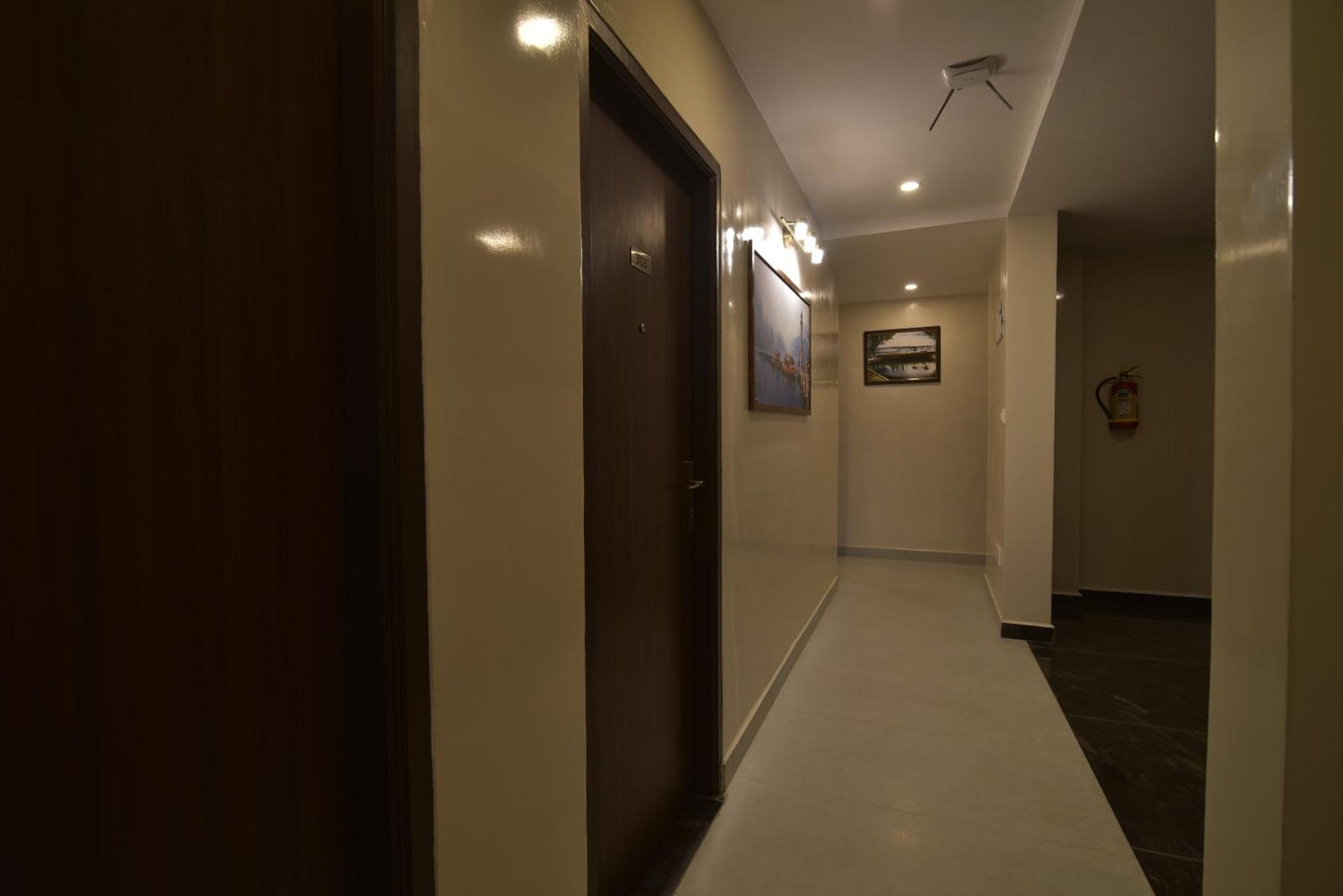 Address 24 Inn Bangalore Esterno foto