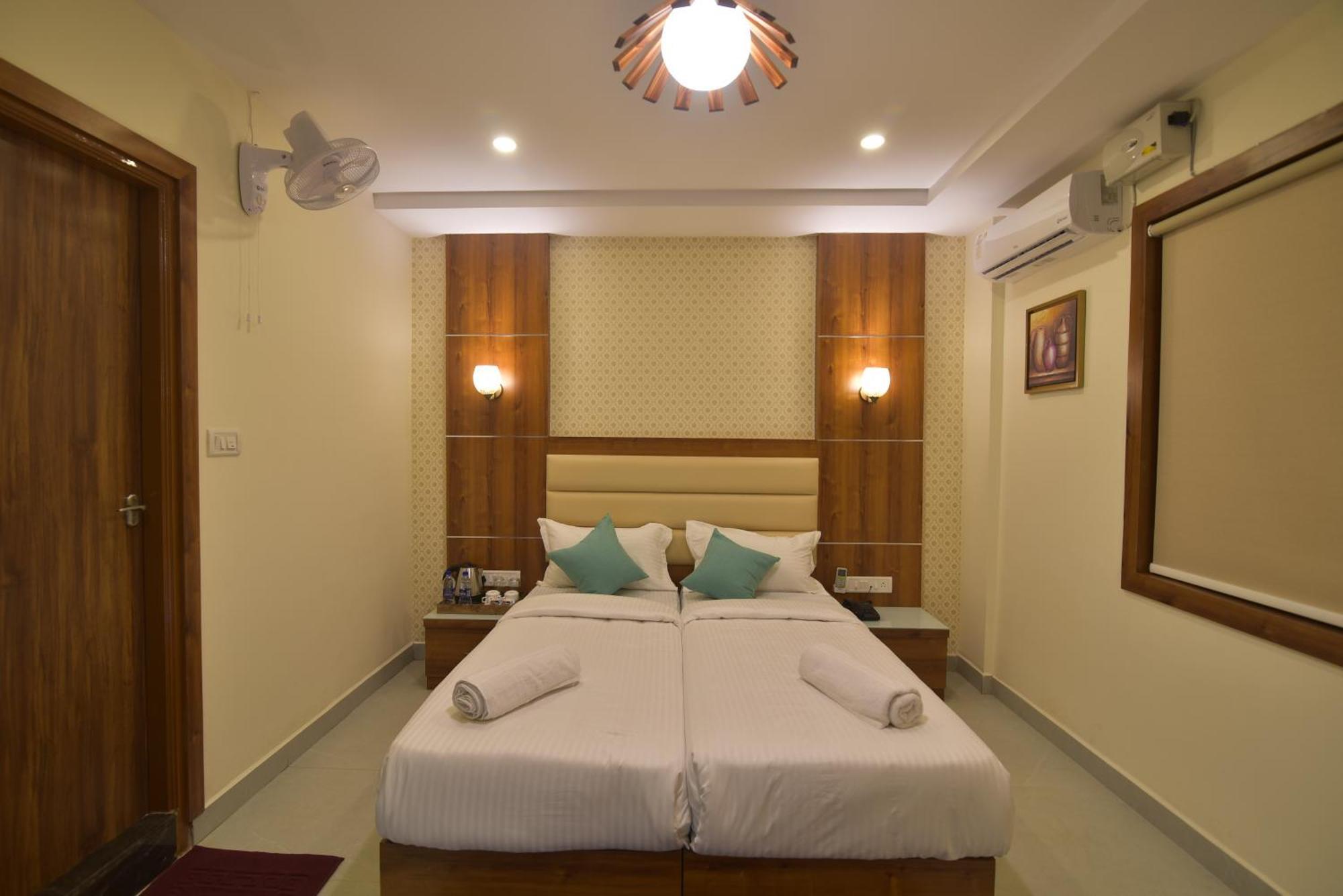 Address 24 Inn Bangalore Esterno foto