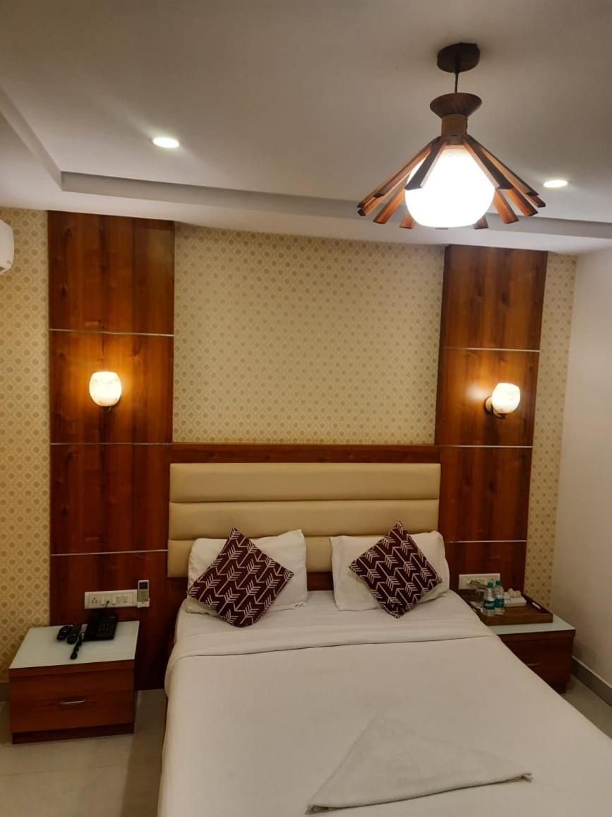 Address 24 Inn Bangalore Esterno foto