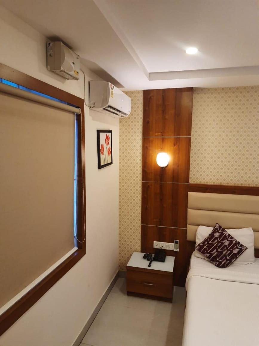 Address 24 Inn Bangalore Esterno foto